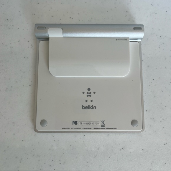Belkin wireless keypad for apple Bluetooth number keys. Tested working - Picture 9 of 9